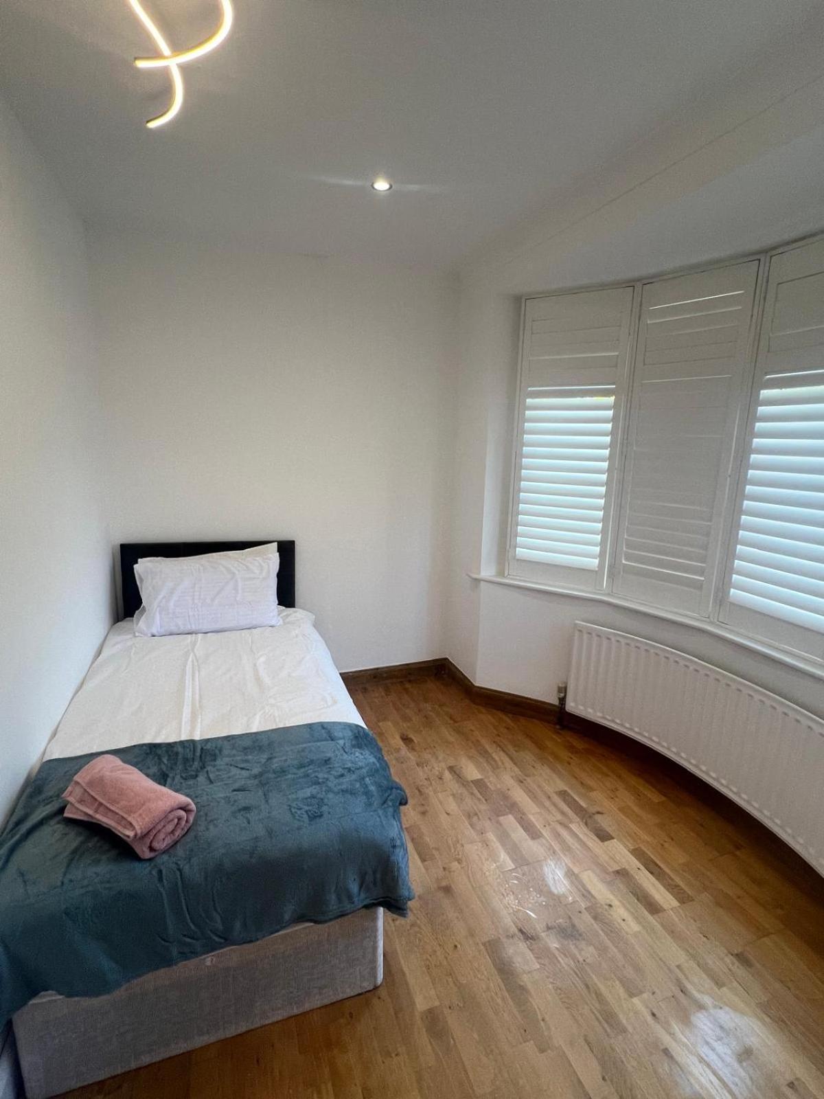 Good Priced Single Rooms In Northolt 外观 照片